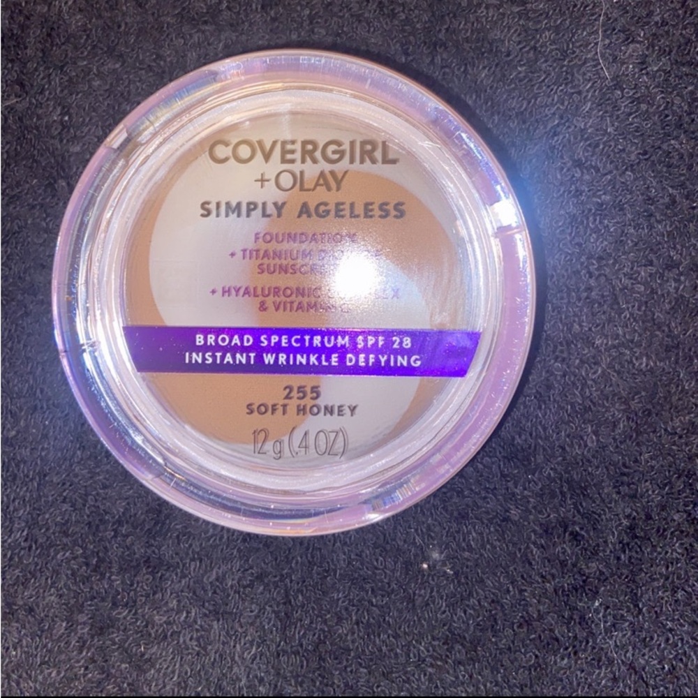 COVERGIRL+Olay simply ageless foundation